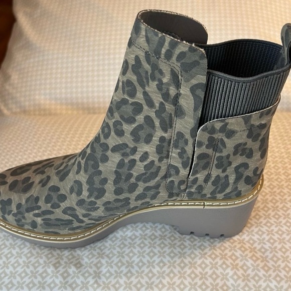 Corky’s Leopard Print Ankle Boots - Picture 2 of 5